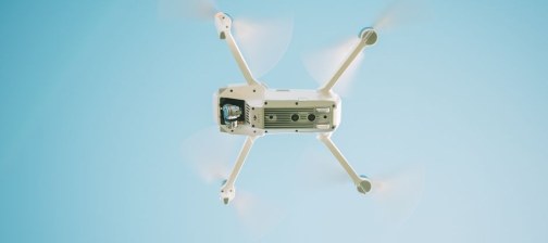 Dron z kamera na gimbalu i czujnikami systemu wizyjnego